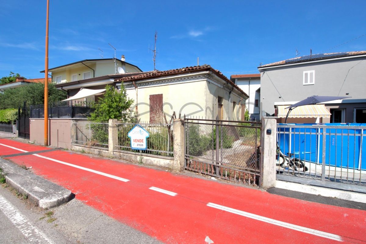 Rif.: 610 | Casa semi-indipendente da ristrutturare a Martorano