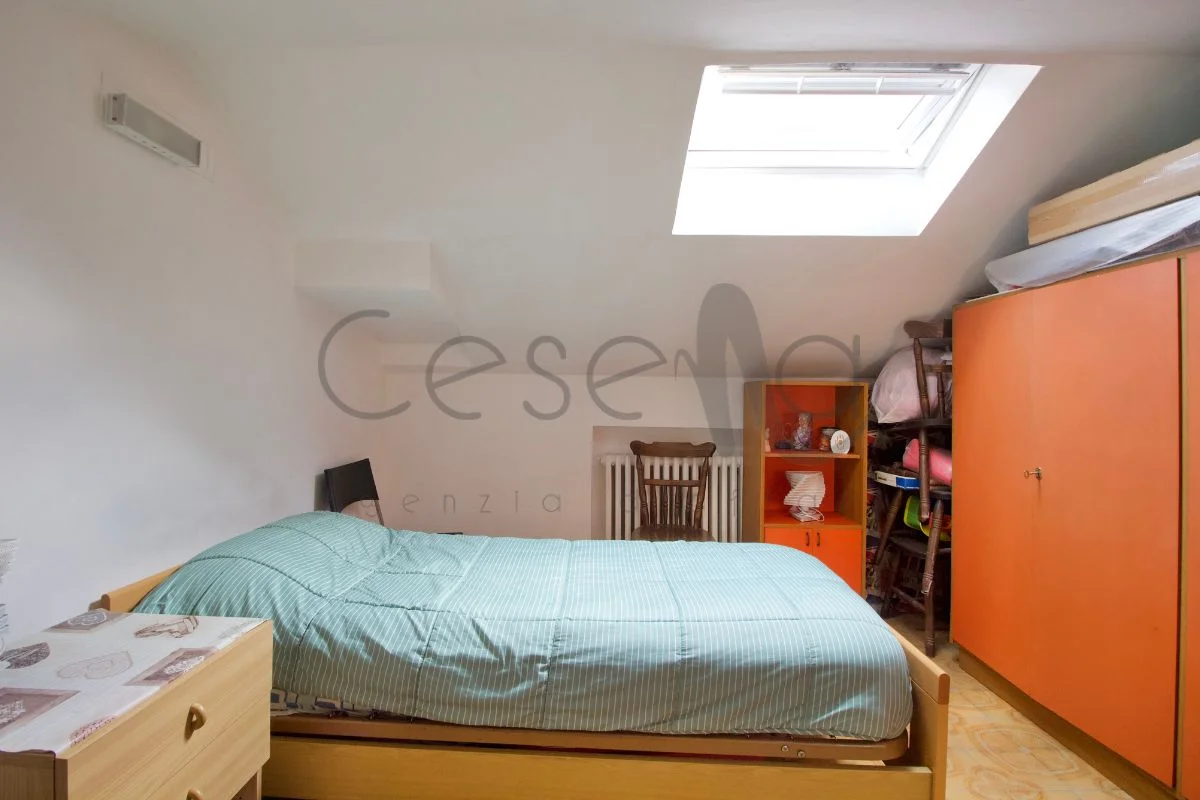 12 Rif 560 | Palazzina in centro storico composta da appartamento, negozio e garage