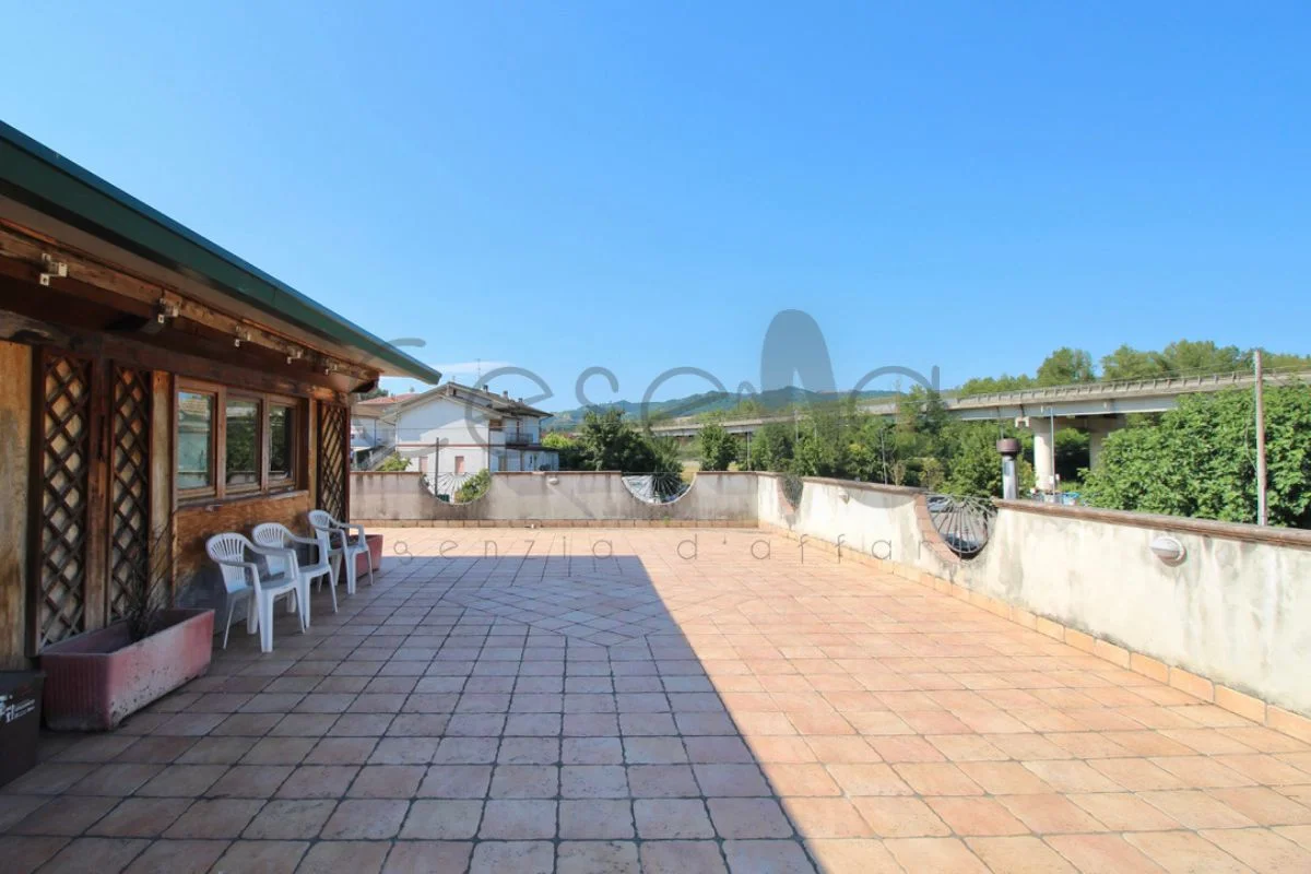 13 Rif 614 | Porzione di casa con ampia terrazza e ingresso indipendente