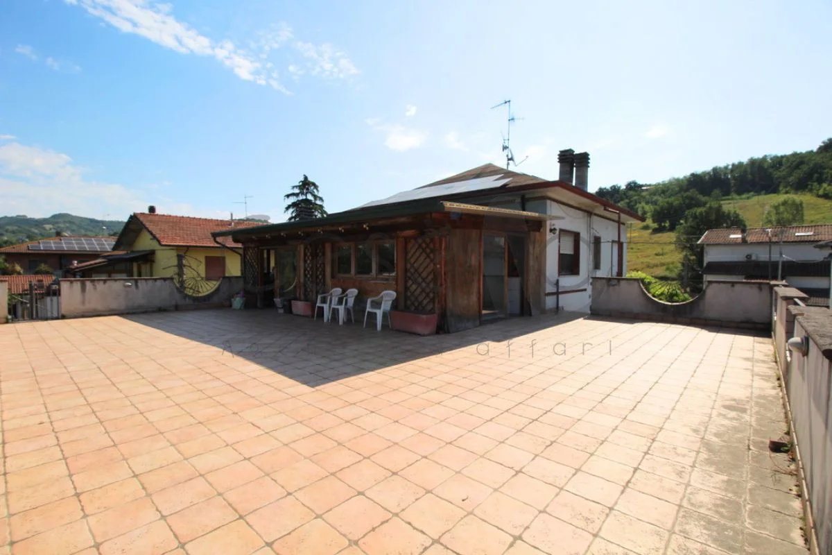 13c Rif 614 | Porzione di casa con ampia terrazza e ingresso indipendente