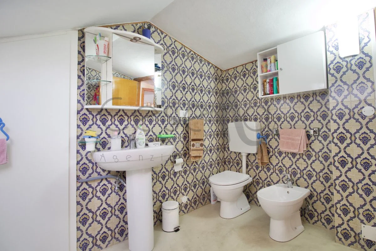 17 Rif 560 | Palazzina in centro storico composta da appartamento, negozio e garage