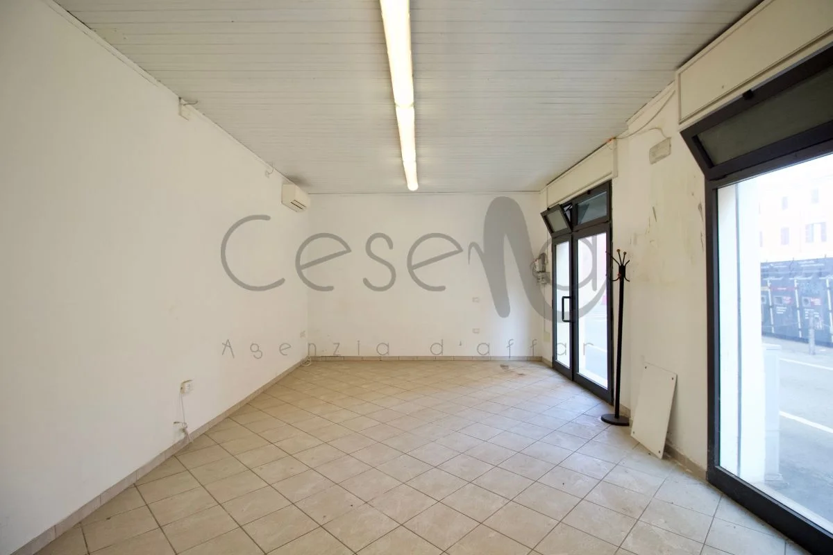 18 Rif 560 | Palazzina in centro storico composta da appartamento, negozio e garage