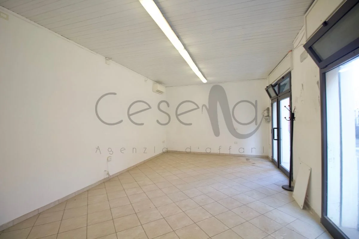 19 Rif 560 | Palazzina in centro storico composta da appartamento, negozio e garage