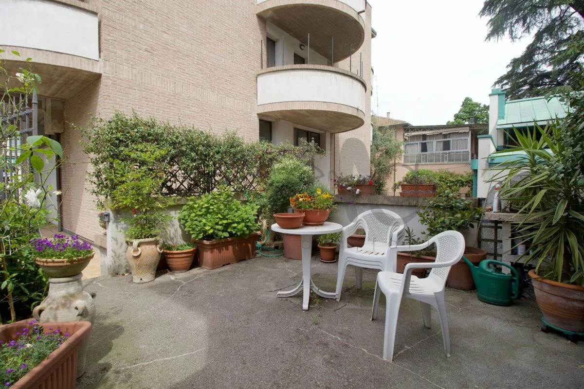1q Rif 596 | Casa Indipendente Bifamiliare con Corte Privata e Garage