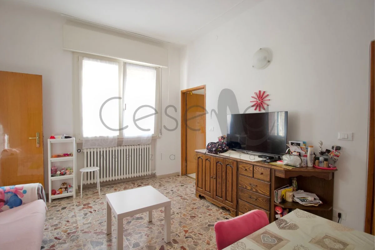 2 Rif 560 | Palazzina in centro storico composta da appartamento, negozio e garage