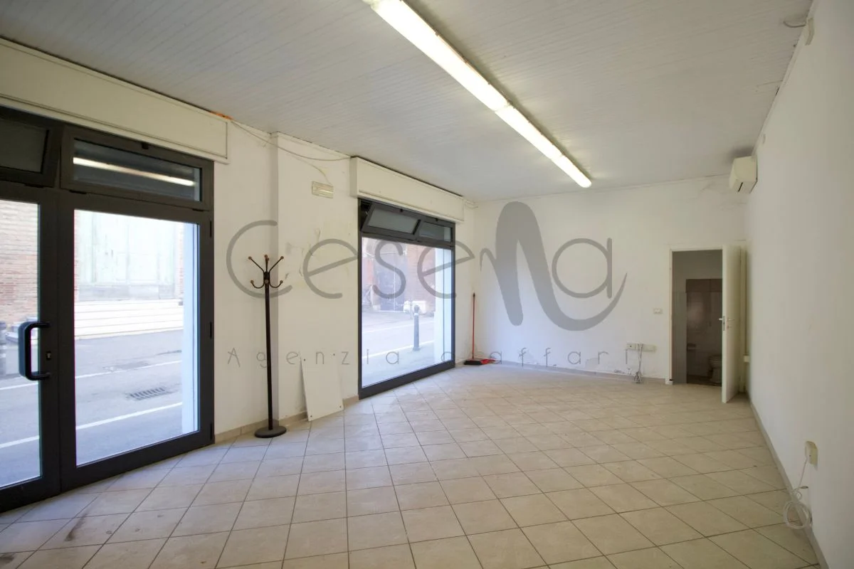 20 Rif 560 | Palazzina in centro storico composta da appartamento, negozio e garage