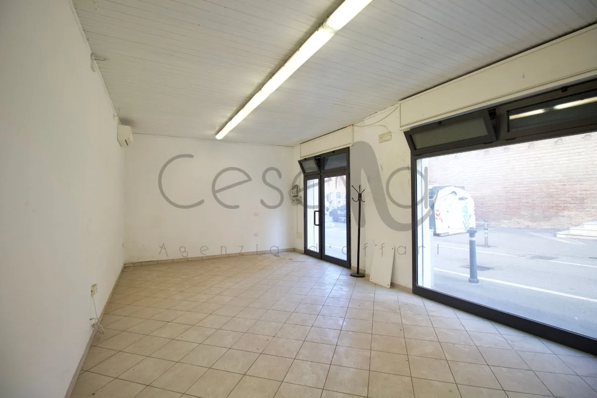 21 Rif 560 | Palazzina in centro storico composta da appartamento, negozio e garage