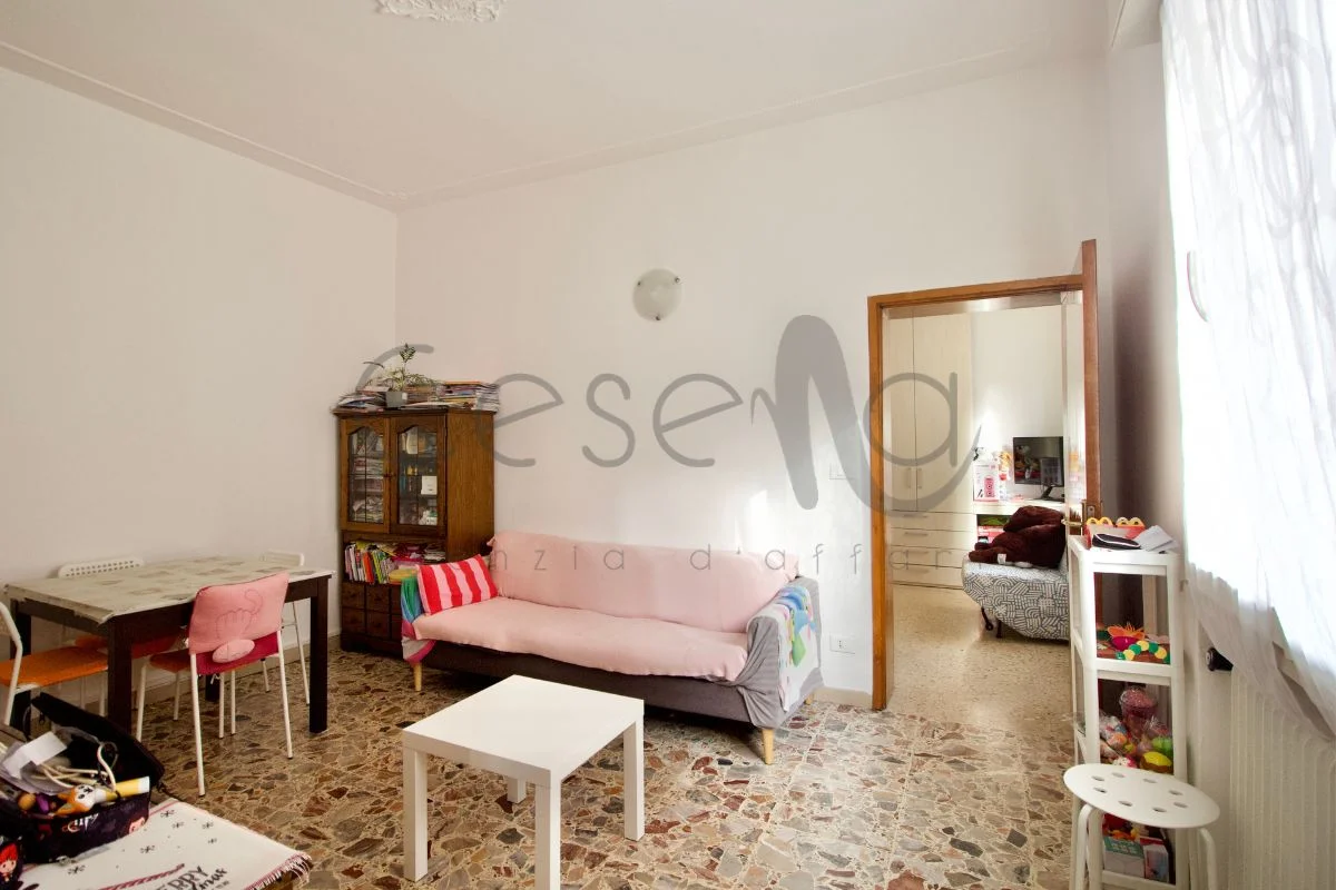 3 Rif 560 | Palazzina in centro storico composta da appartamento, negozio e garage