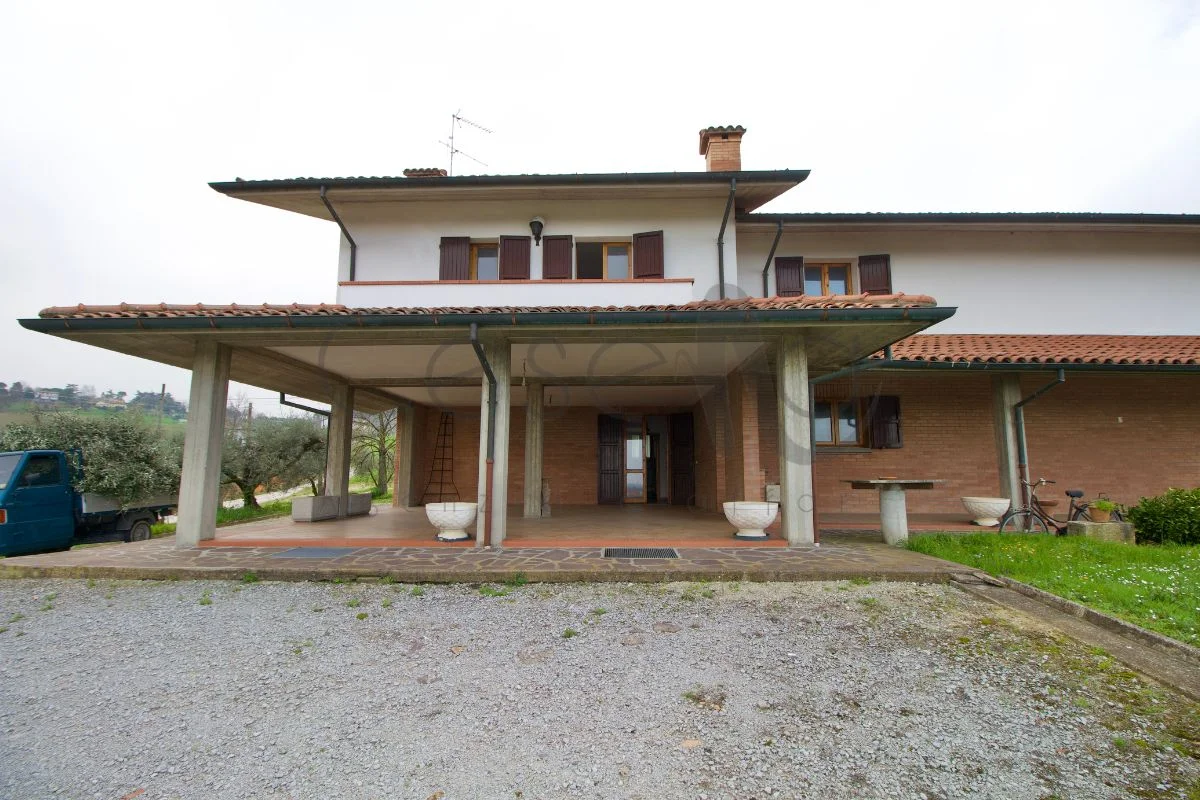 Rif 586 | Casa indipendente con garage e giardino in zona Lizzano