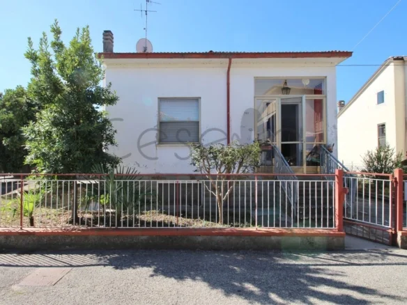 Rif 625 | Casa indipendente con giardino a San Vittore