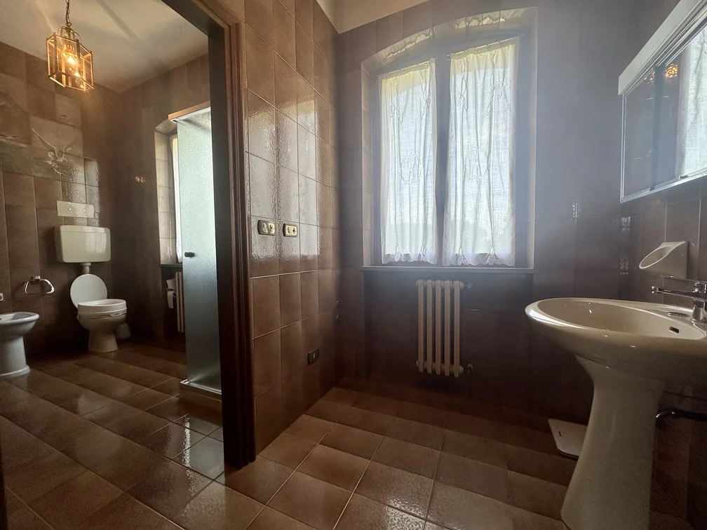 11. bagno piano terra Rif 572 | Villa con grande parco e terreno a Forlimpopoli