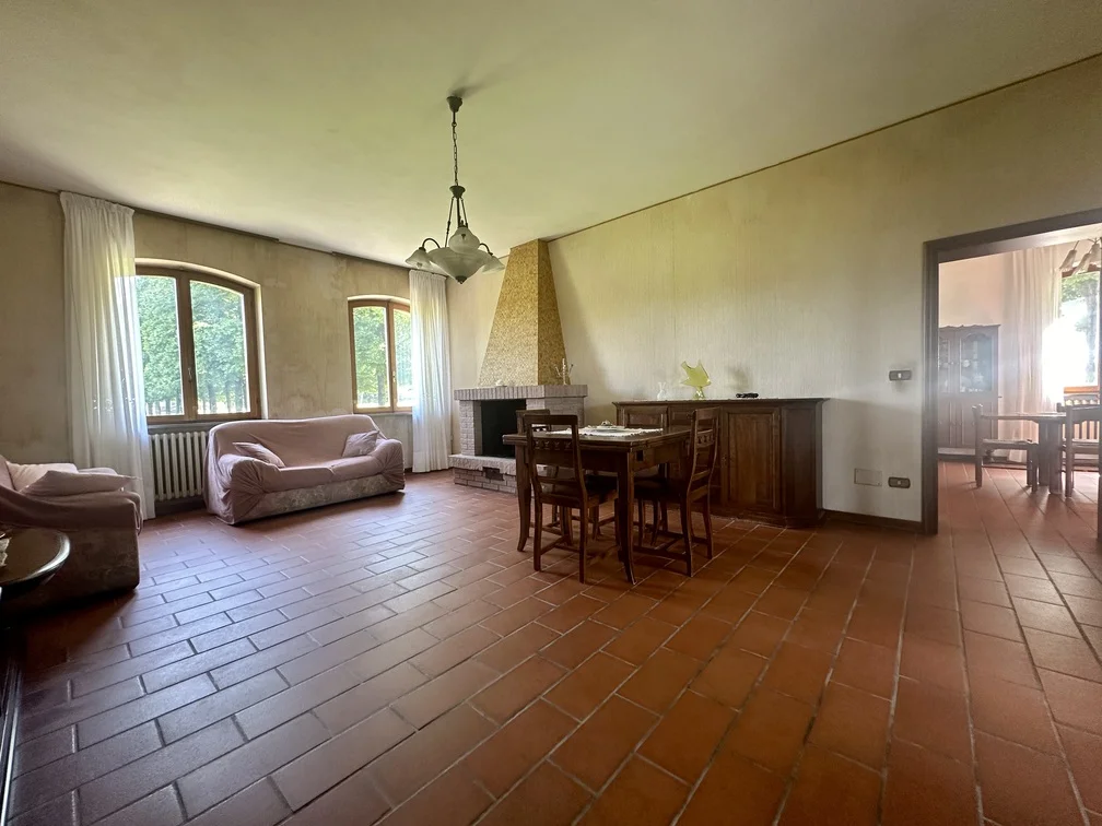12. soggiorno Rif 572 | Villa con grande parco e terreno a Forlimpopoli