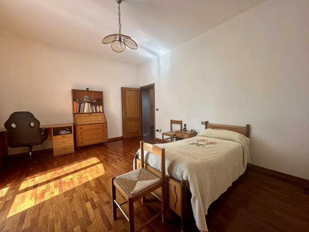 30. camera Rif 572 | Villa con grande parco e terreno a Forlimpopoli