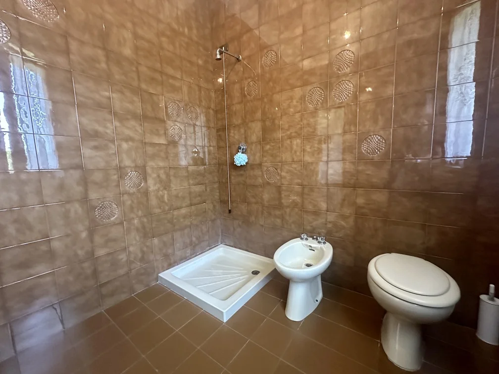 33. bagno camera Rif 572 | Villa con grande parco e terreno a Forlimpopoli