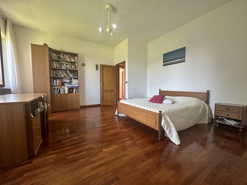 34. camera Rif 572 | Villa con grande parco e terreno a Forlimpopoli