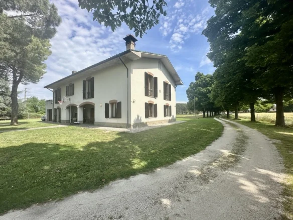 Rif 572 | Villa con grande parco e terreno a Forlimpopoli