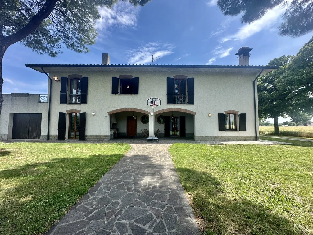 5. fronte casa Rif 572 | Villa con grande parco e terreno a Forlimpopoli