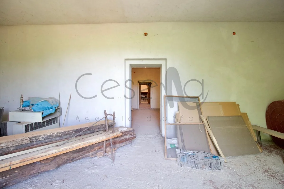 Rif 550 | Rustico dagli spazi generosi in zona Meldola