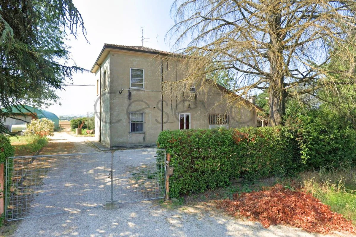 1 Casa indipendente con terreno